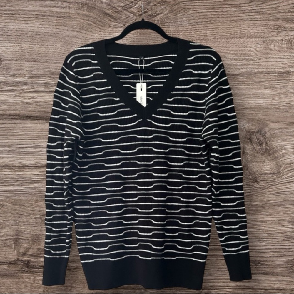 Chic Black and White Striped V-Neck Sweater